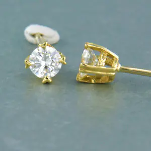 18k geel gouden solitair oorknoppen met briljant geslepen diamant tot. 0.22ct kopen? Bied vanaf 325!