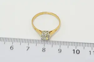 29- Antieke 18krt gouden solitair ring met 0.65ct oud slijpsel (O/si1) diamant kopen? Bied vanaf 370!
