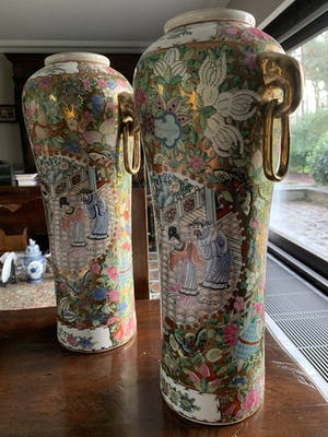 Niet of onleesbaar gesigneerd - Famille Rose Kantonese handgeschilderde set vazen Geisha kopen? Bied vanaf 1!