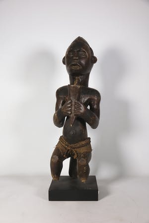 Fang - Hout, Zittende mannenfiguur met hoorn kopen? Bied vanaf 1!