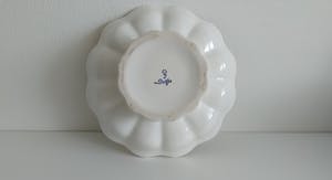 Porceleyne Fles - Prachtige "geplooide" , crème kleurige schaal in uitstekende conditie kopen? Bied vanaf 49!