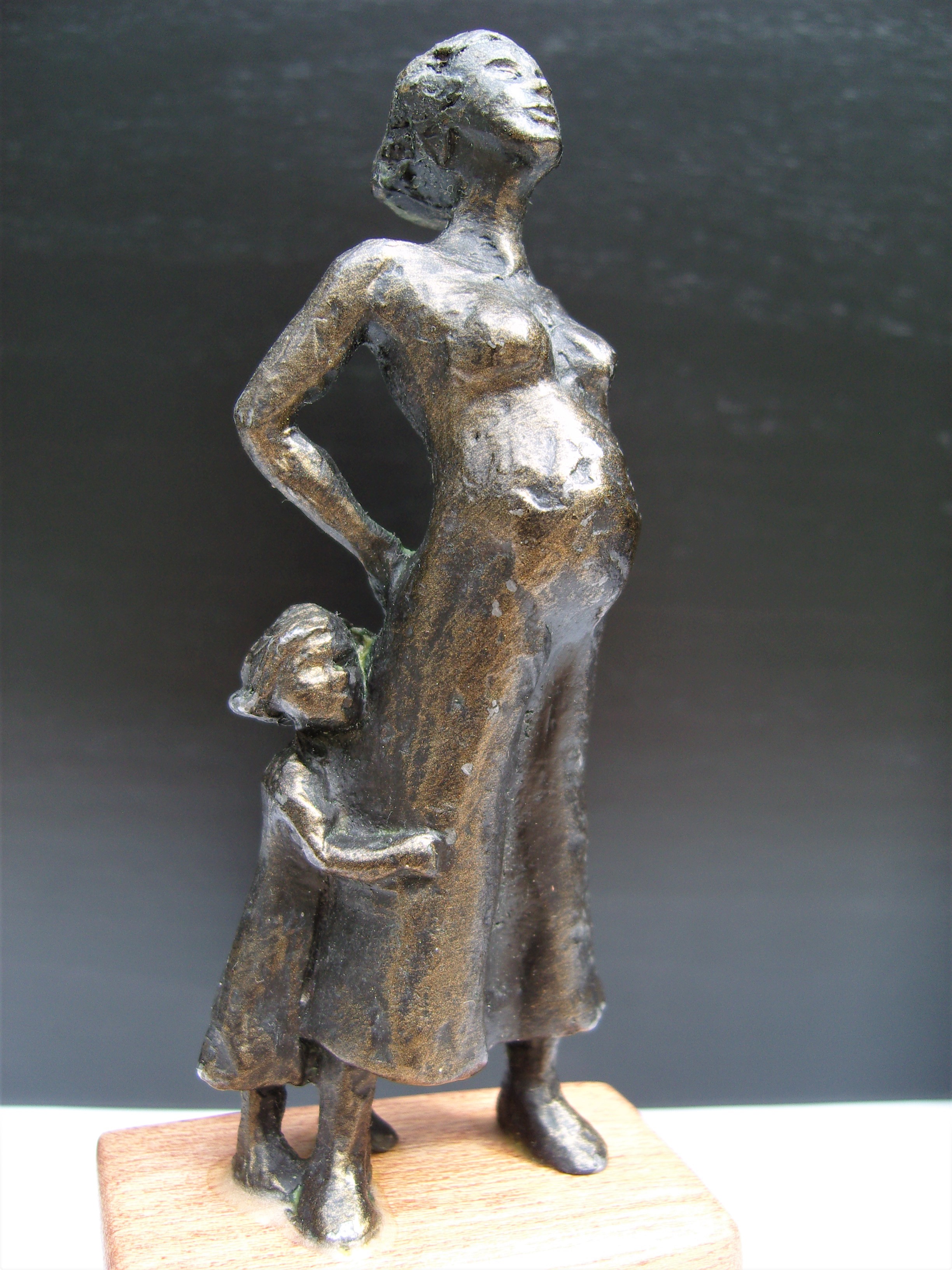 Brons (Onbekend) - Bronzen beeldje van zwangere moeder en haar dochtertje. kopen? Bied vanaf 50!