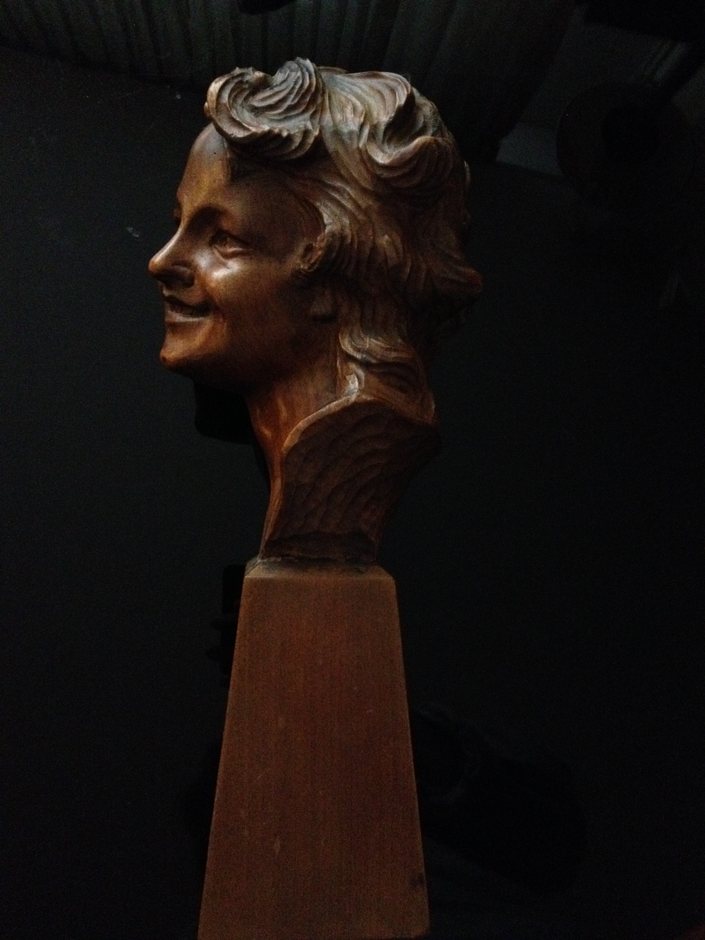 Niet of onleesbaar gesigneerd - Kinderportret in hout, ca 1900, naar Jean-Baptiste Carpeaux, ‘Buste d’enfant’ kopen? Bied vanaf 1!