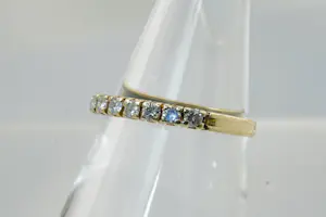 6- Elegante 14 krt geel-goud & diamanten rij- ring - 7 briljantjes 0.30ct kopen? Bied vanaf 140!