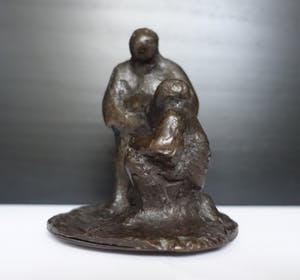 Theo van de Vathorst - "een helpende hand" brons. kopen? Bied vanaf 150!