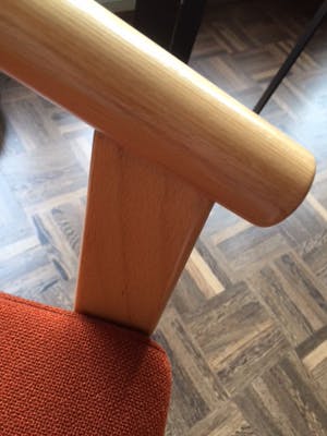 Magnus Olesen - Denemarken: Vier beukenhouten stoelen brique zitting en rugleuning kopen? Bied vanaf 150!