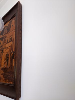 Niet of onleesbaar gesigneerd - Groot houten schilderij, 170x72 cm. Dorpsplein met put in Duitstalig land. kopen? Bied vanaf 1!