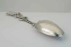 2577 - 2e geh. Zilveren zg. gelegenheidslepel "ruiter en paard" jaarletter 1963 kopen? Bied vanaf 30!