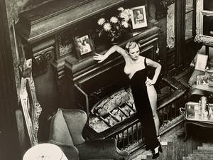 AcheterHelmut Newton - Roselyne, château d’Arcangues - 1975? Enchérissez de 175!