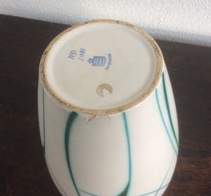 Plateelbakkerij Flora - VAAS “LIANE “ 1493 kopen? Bied vanaf 25!