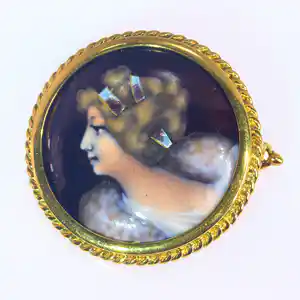 Vintage Fifties 18K gold artisanal brooch with enameled portrait of a lady, sign verkocht voor € 399!