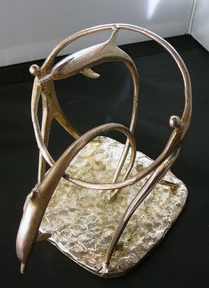 Corry Ammerlaan - Zilver legering: twee figuren met dolfijnen kopen? Bied vanaf 30!