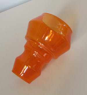 Niet of onleesbaar gesigneerd - Blauwe en oranje Space Age glazen lampenkapjes kopen? Bied vanaf 1!