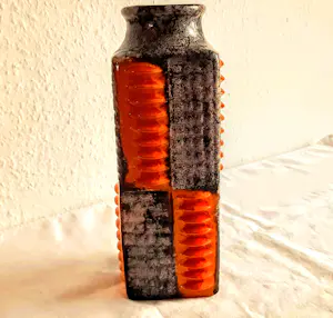 Carstens Tonnieshof - Keramik Vase Relief-Rippendekor Orange/braun 60er/70er Jahre kopen? Bied vanaf 70!