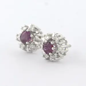 14k wit gouden oorknoppen met robijn en single cut geslepen diamant tot.0.15ct kopen? Bied vanaf 260!