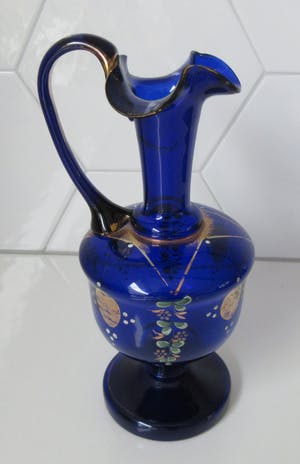 Niet of onleesbaar gesigneerd - Cobalt blauwe Boheems glazen kan en vaas kopen? Bied vanaf 10!