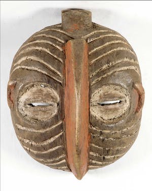 Luba - Groot feestmasker met witte groeven kopen? Bied vanaf 1!