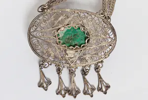 Sterling zilver filigrain collier met Eilat steen. 50er-60er jaren kopen? Bied vanaf 75!