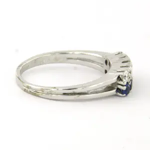 14k wit gouden ring bezet met saffier en briljant geslepen diamant tot. 0.32ct kopen? Bied vanaf 510!