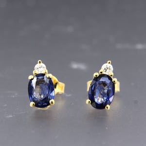 18K Goud - geelgouden oorbellen bezet met saffier en 0.12 ct diamant kopen? Bied vanaf 380!
