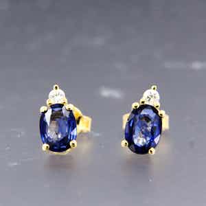 18K Goud - geelgouden oorbellen bezet met saffier en 0.12 ct diamant verkocht voor € 380!