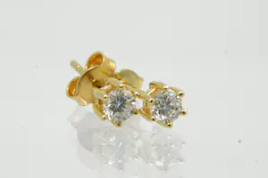 75 - Een charmant paar 18 karaats geelgoud en (0.50ct) diamanten oorstekers kopen? Bied vanaf 300!