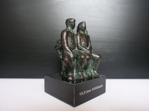 Karin Beek - "Familie" in brons kopen? Bied vanaf 50!