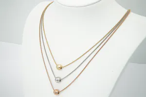 Chique Set 18 Krt tricolor gouden halssierraad en paar oorhangers - gekeurd kopen? Bied vanaf 470!