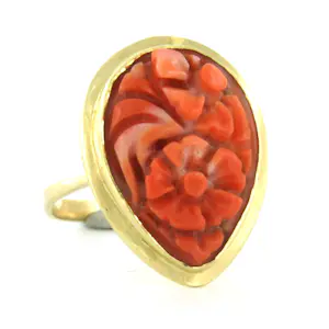 14k geelgouden ring bezet met bloemmotief geslepen koraal - 4.5 gram kopen? Bied vanaf 475!