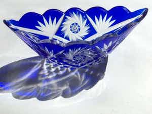 Niet of onleesbaar gesigneerd - Boheems kobaltblauw glasobject verkocht voor € 1!