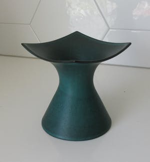 Zweitse Landsheer - Groen aardewerk boeketvaasje - Cor Unum kopen? Bied vanaf 25!