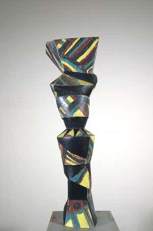 Niet of onleesbaar gesigneerd - Aardewerk, Beschilderd vrijgevormd object verkocht voor € 1!