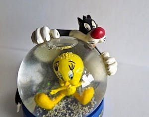 Curiosa - Warner Bros - Snowglobe "Tweety en Silvester" - Leuk Kerst item kopen? Bied vanaf 1!