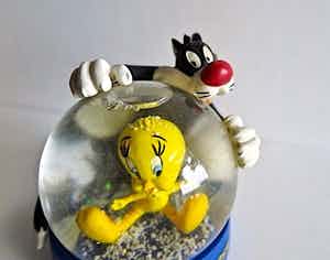 Warner Bros - Snowglobe "Tweety en Silvester" - Leuk Kerst item verkocht voor € 1!