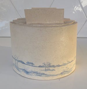 Niet of onleesbaar gesigneerd - Studio Keramisch (bouw)object "Hollands rivierenlandschap" kopen? Bied vanaf 10!