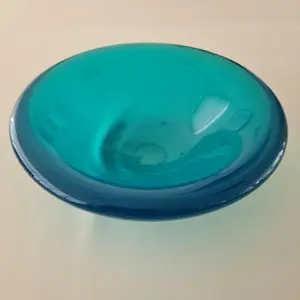 Vincent de Rijk - Azure blauw epoxy kom/ schaal van Vincent de Rijk voor RiRa. kopen? Bied vanaf 350!