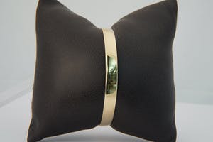 2513 - Fraaie 18 karaats geel-gouden glad afgewerkte "Bangle" amband - gekeurd kopen? Bied vanaf 490!