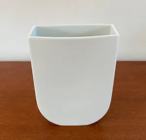 Rosamunde Nairac - Twee porseleinen design vazen voor Rosenthal kopen? Bied vanaf 80!