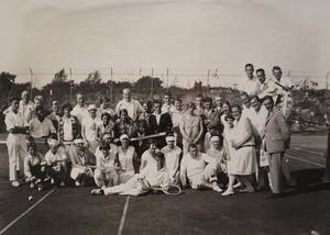 Niet of onleesbaar gesigneerd - Tennisclub kopen? Bied vanaf 1!