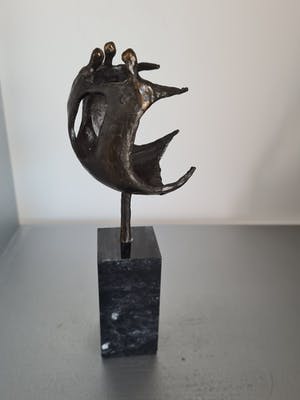 Corry Ammerlaan - Beeld " Samen een geheel / Hand in hand vooruit " kopen? Bied vanaf 35!