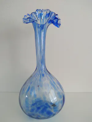 Niet of onleesbaar gesigneerd - Grote, zwierige vaas, blauw glas, handgemaakt kopen? Bied vanaf 1!
