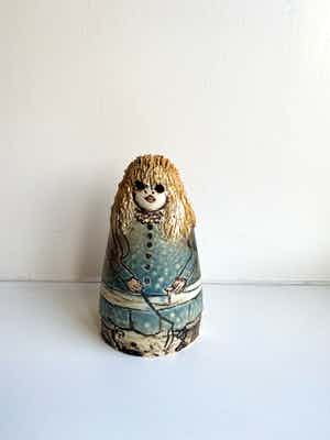 Elisabeth Gerst - keramisch sculptuurtje. Meisje. verkocht voor € 60!