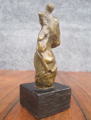 Brons (Onbekend) - Voortschrijdende vrouw. kopen? Bied vanaf 40!