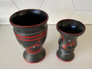 Kunstaardewerkfabriek Ed. Antheunis - Twee koudlak platelen vazen decor Irma kopen? Bied vanaf 1!
