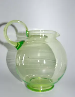 Willem Rozendaal - Uranium waterset van kan met twee glazen en zwart glazen onderblad kopen? Bied vanaf 75!