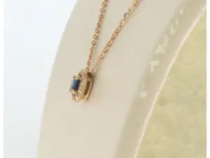 14k gouden collier en hanger met saffier en briljant geslepen diamant kopen? Bied vanaf 190!