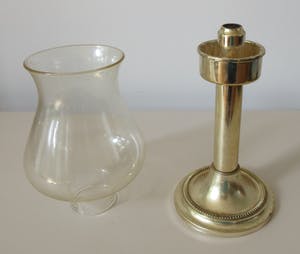 Curiosa - Vergulde metalen windlicht met glazen kap kopen? Bied vanaf 1!
