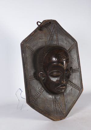 Chokwe - Houten beschermschild met masker kopen? Bied vanaf 20!
