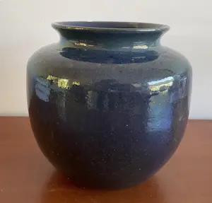 Chris Lanooy - Art Deco Kunstaardewerken vaas uitgevoerd in blauw lusterglazuur kopen? Bied vanaf 55!