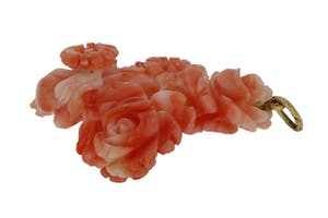 Unieke handgesneden koraal hanger in vorm roos gouden oog kopen? Bied vanaf 569!